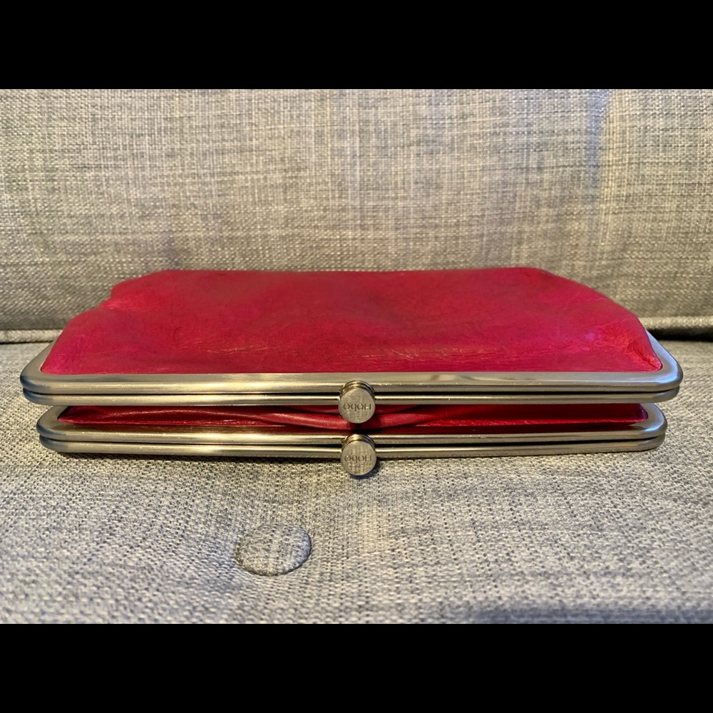 HOBO original wallet in vivid pink